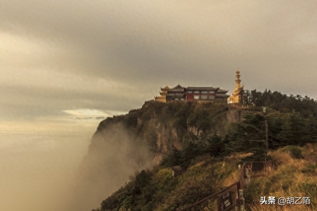 中国的四大名山（中国最著名的4大佛教名山，看看你去过几个？）(图1)