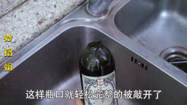 红酒没有开瓶器怎么开（没有开瓶器怎么开红酒？教你一招，不用开瓶器，轻松打开）(图12)